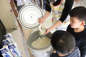 ホカホカ炊きたてご飯！